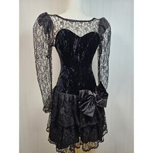 Steppin' Out Vintage 1980's Velvet and Lace Bow Mini Prom Formal Dress Size 5